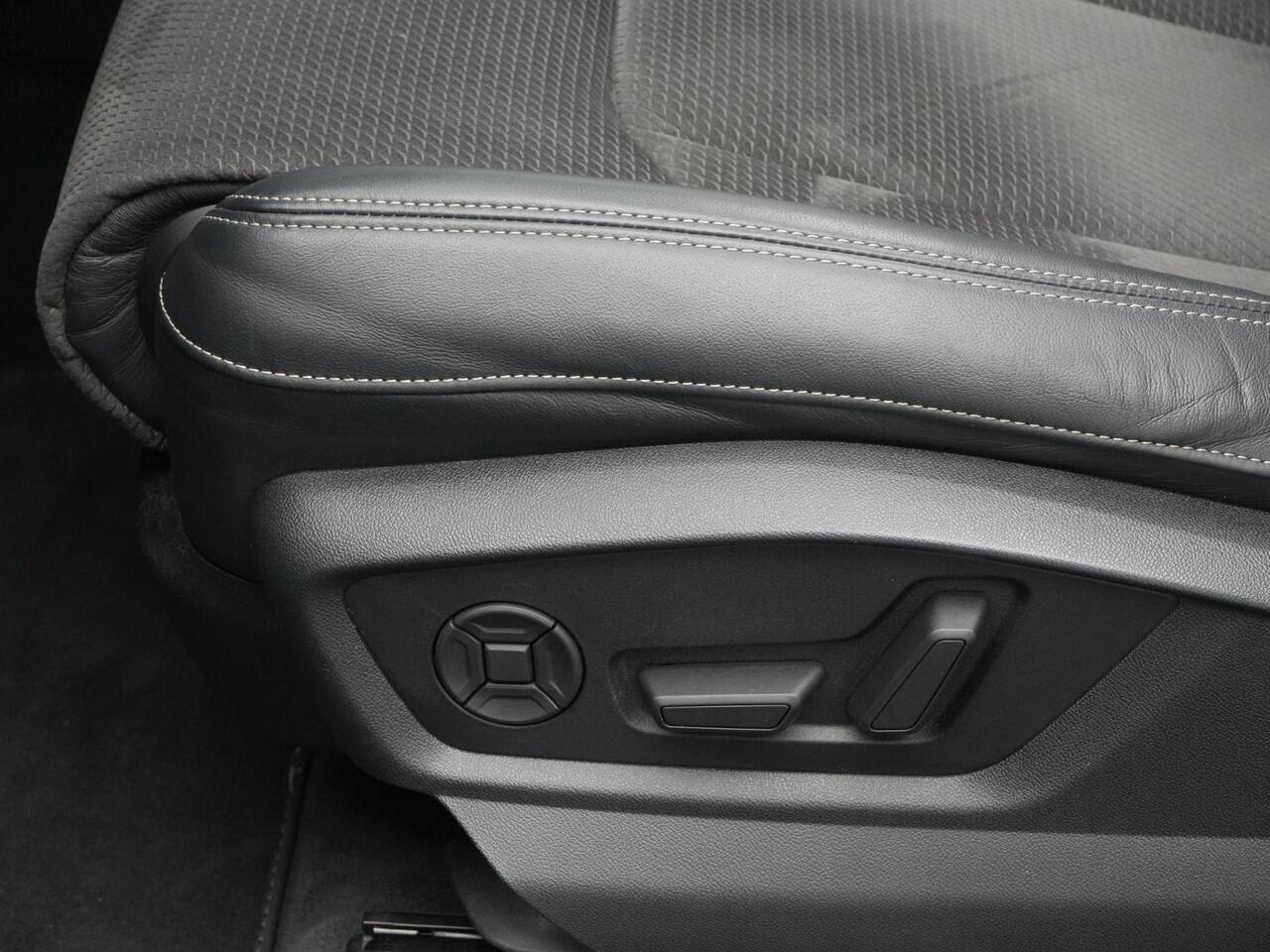 Audi Q7 55 TFSI e 381 pk Tiptronic quattro Pro Line S | Panoramadak | Trekhaak | Head-Up Display | Rondomzicht camera | Carbon spiegelkappen | Zwart optiekpakket plus | 21 inch