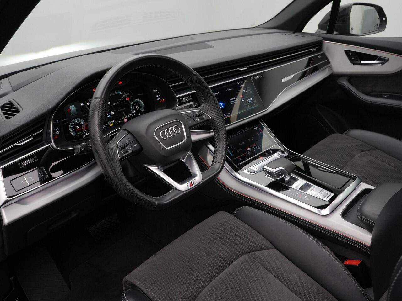 Audi Q7 55 TFSI e 381 pk Tiptronic quattro Pro Line S | Panoramadak | Trekhaak | Head-Up Display | Rondomzicht camera | Carbon spiegelkappen | Zwart optiekpakket plus | 21 inch