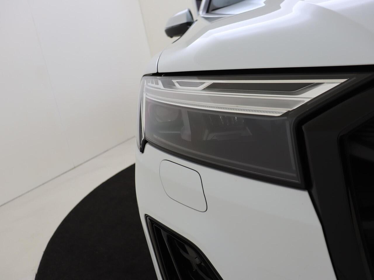 Audi Q7 55 TFSI e quattro Pro Line S | Panoramadak | Luchtvering | Bang & Olufsen | Trekhaak | 360 camera | Vierwielbesturing | Parkeerassistent | Head-up display | Dodehoek detectie |