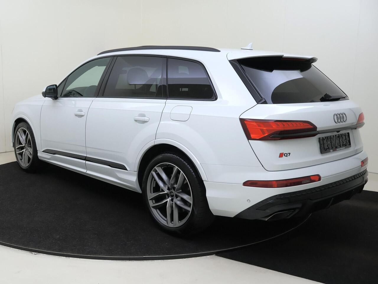 Audi Q7 55 TFSI e quattro Pro Line S | Panoramadak | Luchtvering | Bang & Olufsen | Trekhaak | 360 camera | Vierwielbesturing | Parkeerassistent | Head-up display | Dodehoek detectie |