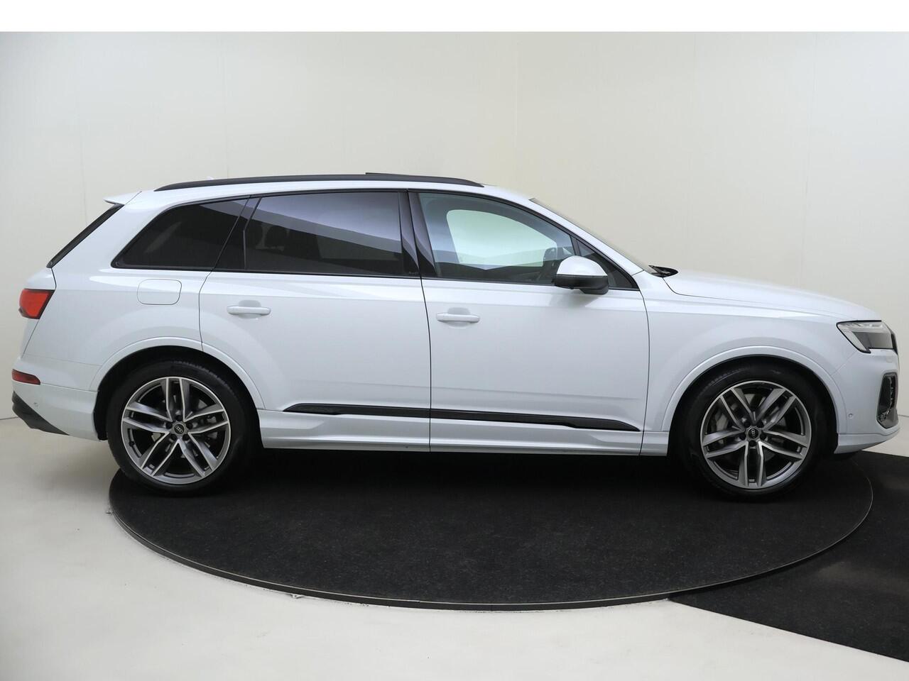 Audi Q7 55 TFSI e quattro Pro Line S | Panoramadak | Luchtvering | Bang & Olufsen | Trekhaak | 360 camera | Vierwielbesturing | Parkeerassistent | Head-up display | Dodehoek detectie |