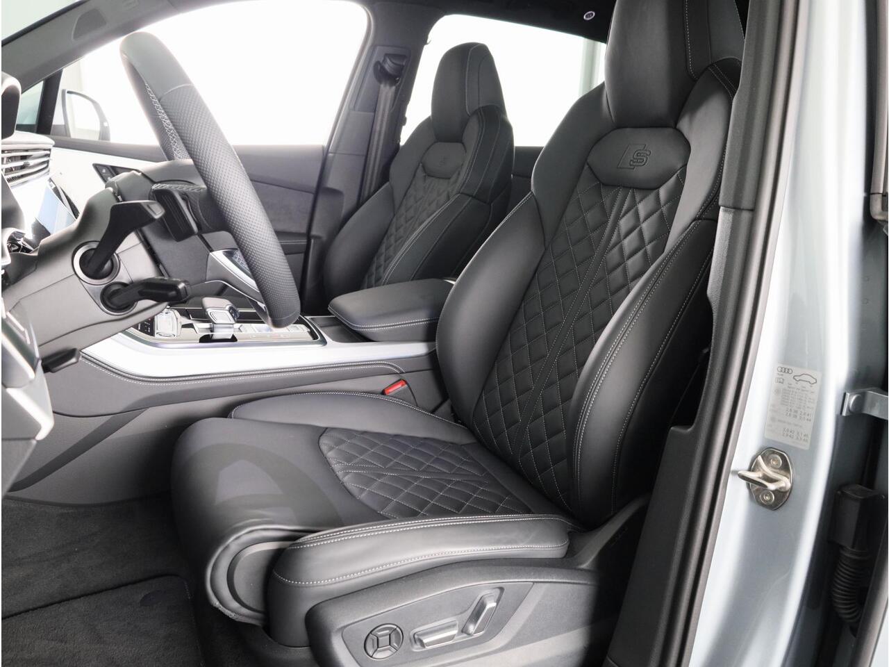 Audi Q7 55 TFSI e quattro Pro Line S 394pk Panoramadak, comfortsleutel, trekhaak, optiekpakket zwart plus, Bang&Olufsen soundsysteem, assistentiepakket tour, assistentiepakket parking plus