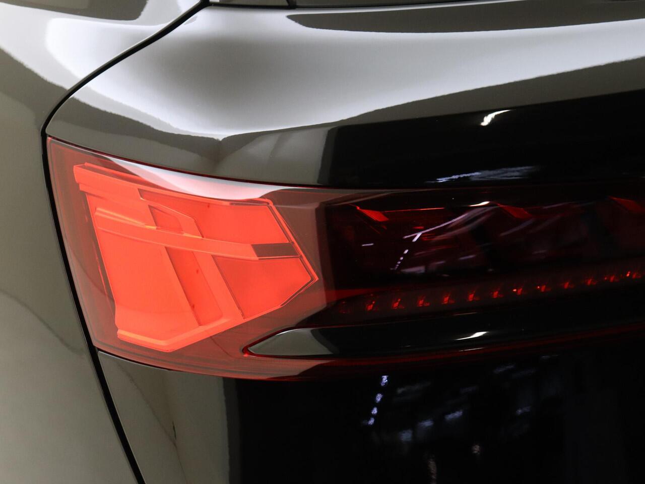 Audi Q7 55 TFSI e quattro Pro Line S | Panoramadak | Vierwielbesturing | Trekhaak | Parkeerassistent | Head-up display | 3-zone airco | LED matrix verlichting | 360 camera | Bang & Olufsen |