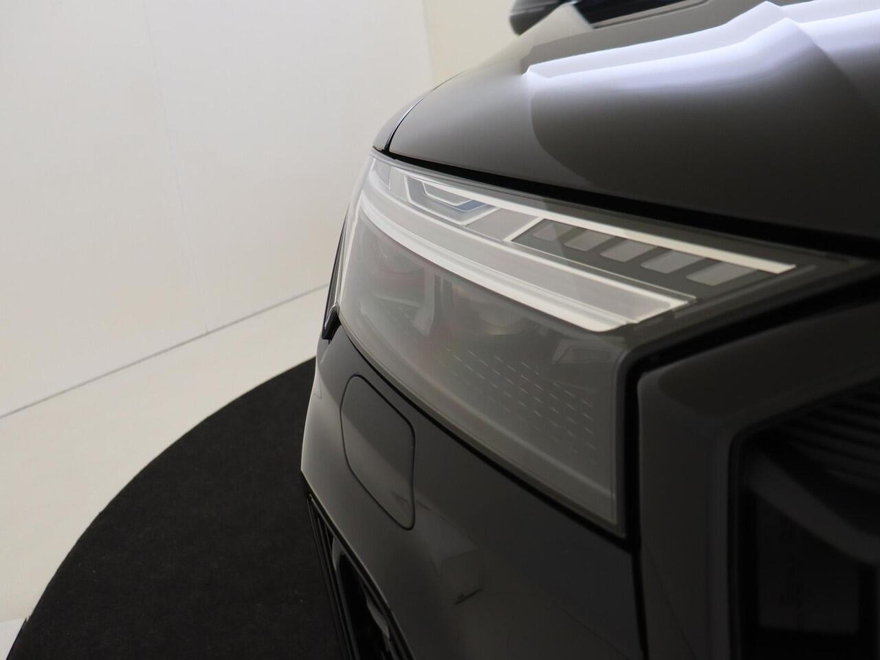 Audi Q7 55 TFSI e quattro Pro Line S | Panoramadak | Vierwielbesturing | Trekhaak | Parkeerassistent | Head-up display | 3-zone airco | LED matrix verlichting | 360 camera | Bang & Olufsen |