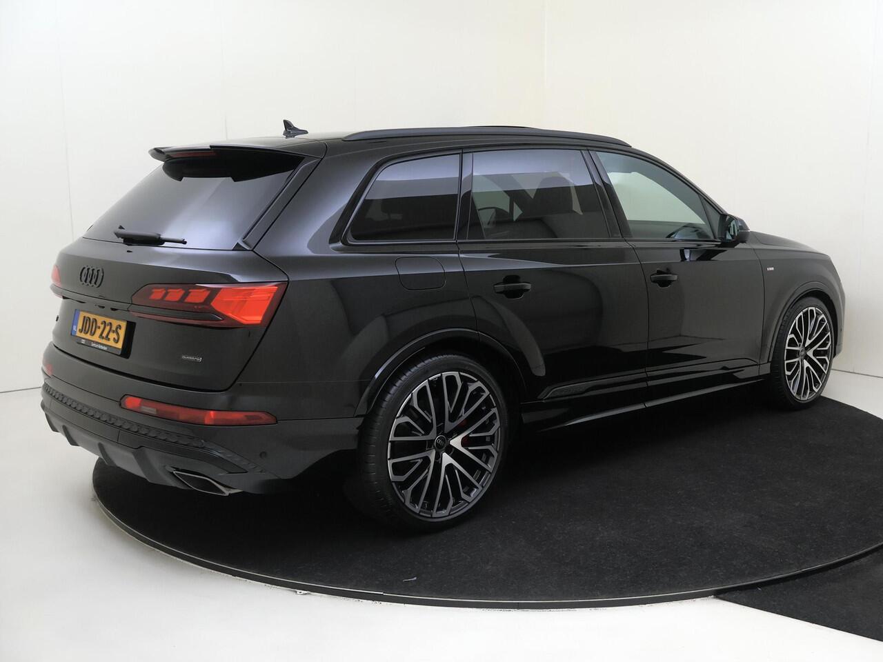 Audi Q7 55 TFSI e quattro Pro Line S | Panoramadak | Vierwielbesturing | Trekhaak | Parkeerassistent | Head-up display | 3-zone airco | LED matrix verlichting | 360 camera | Bang & Olufsen |