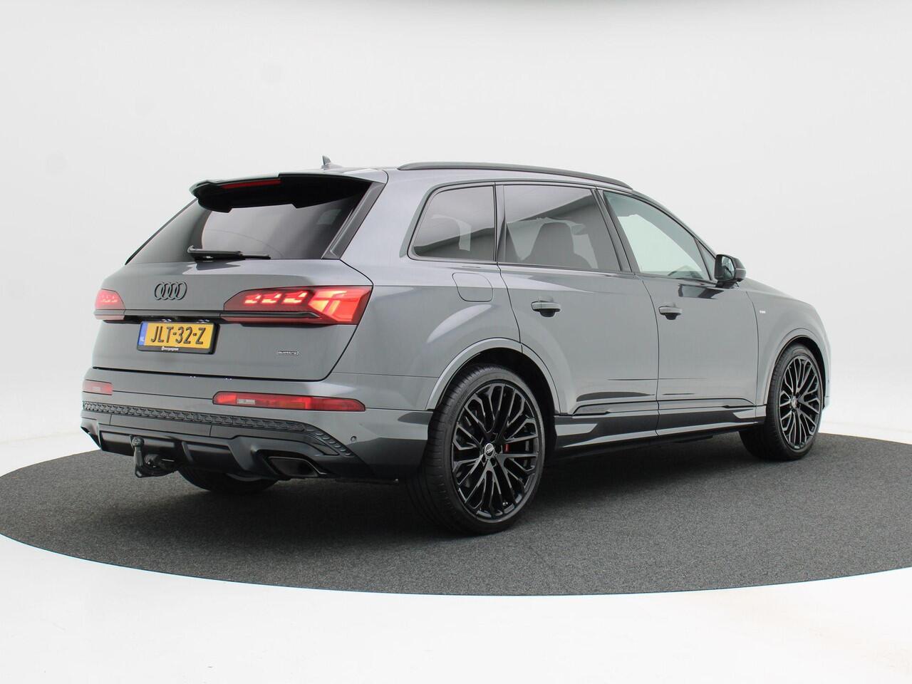 Audi Q7 60 TFSi e 490 Pk Automaat quattro S-Line | Panoramadak | Valcona Leder | Stoelverwarming | B&O Audio | 4wiel Besturing | Trekhaak | 22 Inch | 11.655 Km!!
