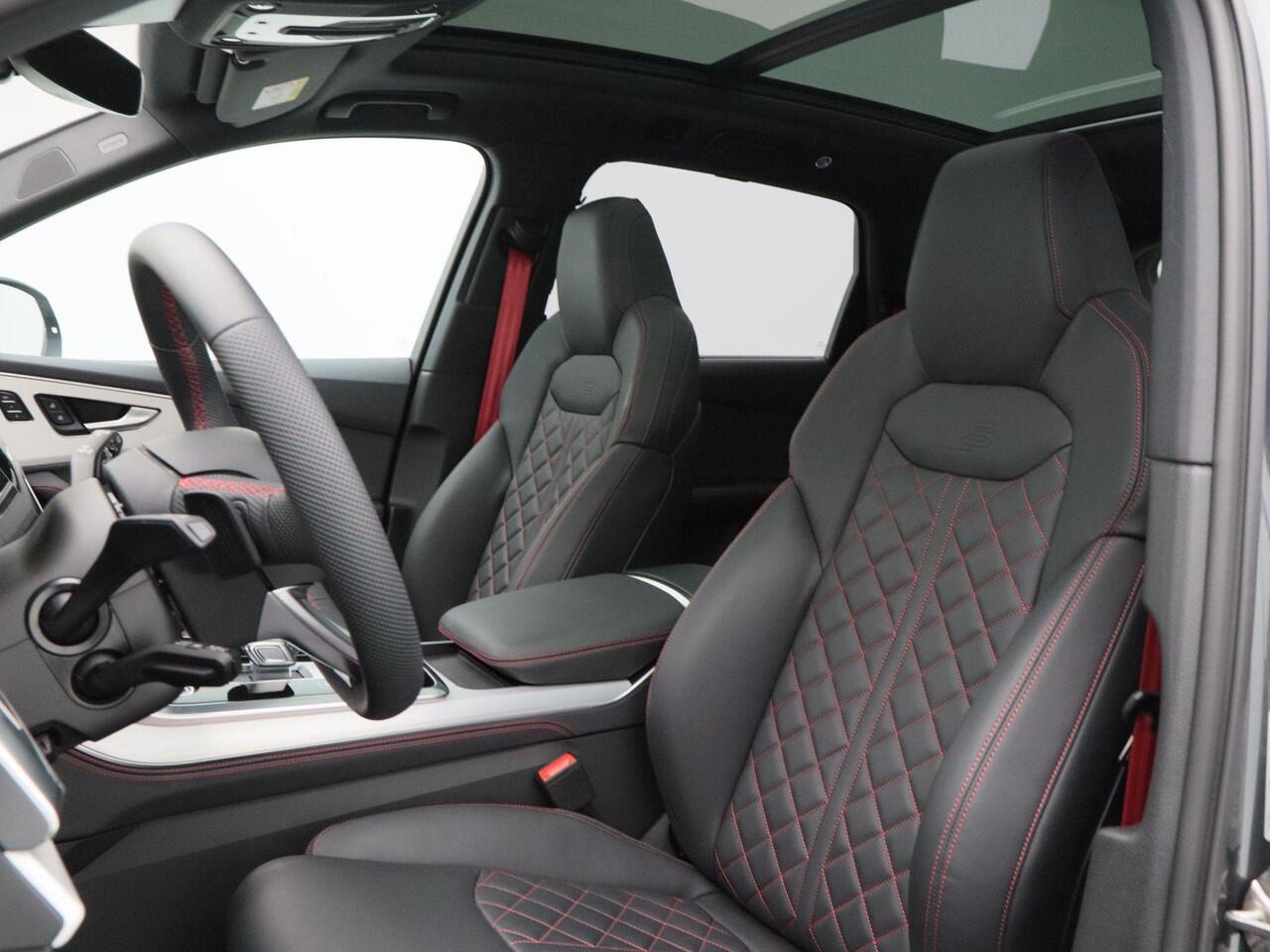 Audi Q7 60 TFSi e 490 Pk Automaat quattro S-Line | Panoramadak | Valcona Leder | Stoelverwarming | B&O Audio | 4wiel Besturing | Trekhaak | 22 Inch | 11.655 Km!!