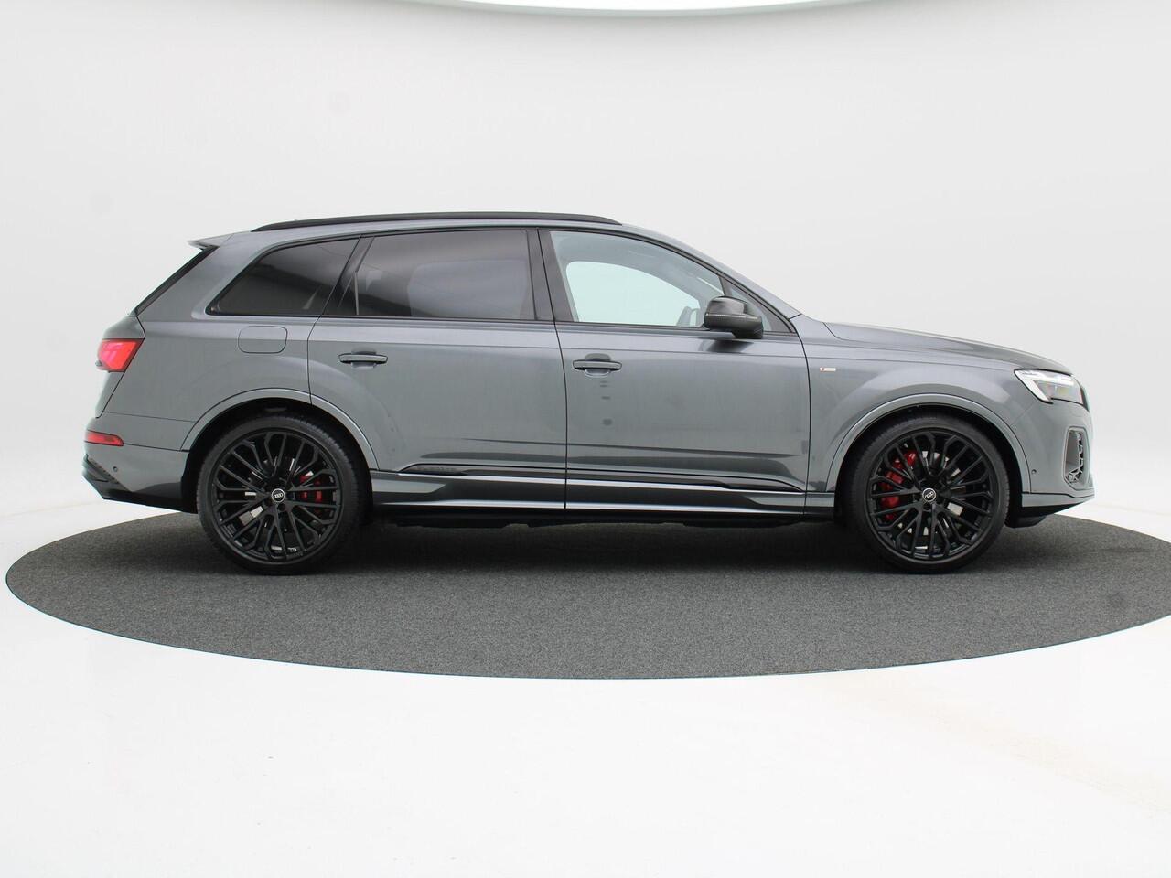 Audi Q7 60 TFSi e 490 Pk Automaat quattro S-Line | Panoramadak | Valcona Leder | Stoelverwarming | B&O Audio | 4wiel Besturing | Trekhaak | 22 Inch | 11.655 Km!!