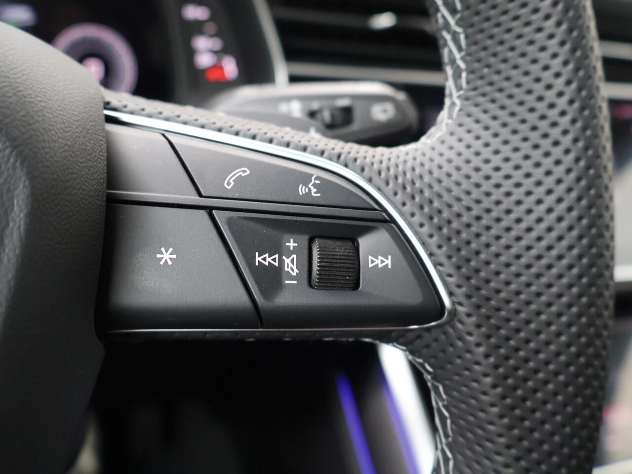 Audi Q7 Pro Line S 55 TFSI e quattro tiptronic | 394 PK | SoH 95% | B&O Sound Systeem | Trekhaak Wegklapbaar | Stuurwielverwarming | Stoelverwarming | Memory Seats | Carbon Decor Inleg | Keyless Entry | Adaptieve Cruise Control |