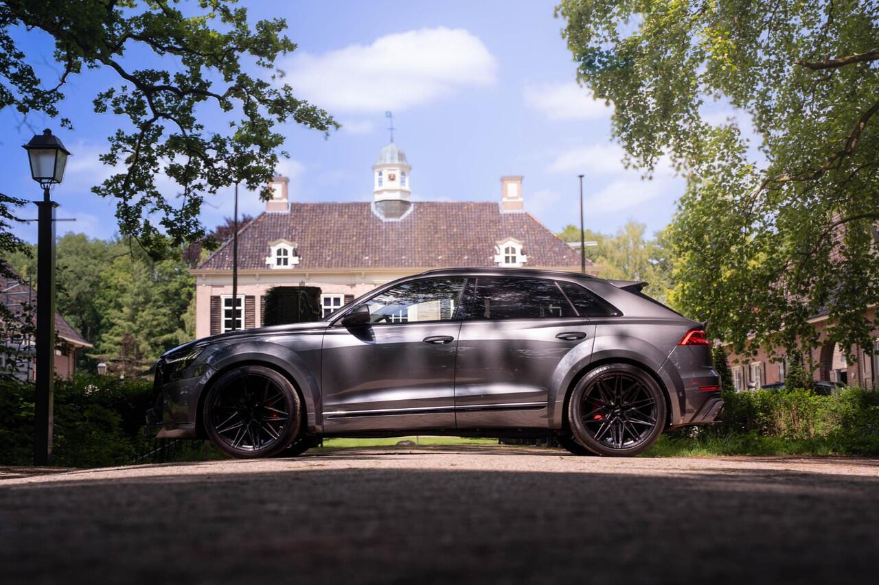 Audi Q8 55 TFSI quattro Prior bodykit en tuning 430PK pano digi-cockpit Vossen 23"lmv head-up keyless entry en start Matrix verlichting 4-zone clima ACC black-line B&O 360 Camera Led-verlichting lane-assist