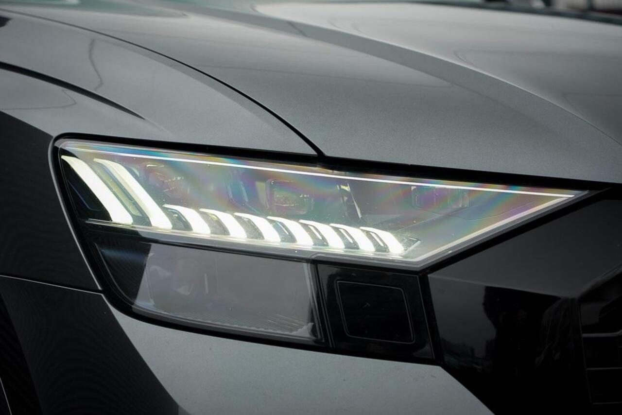 Audi Q8 4.0 TFSI RS Q8 quattro / NL Auto / Pano / Keramisch / Performance / Stoelklima