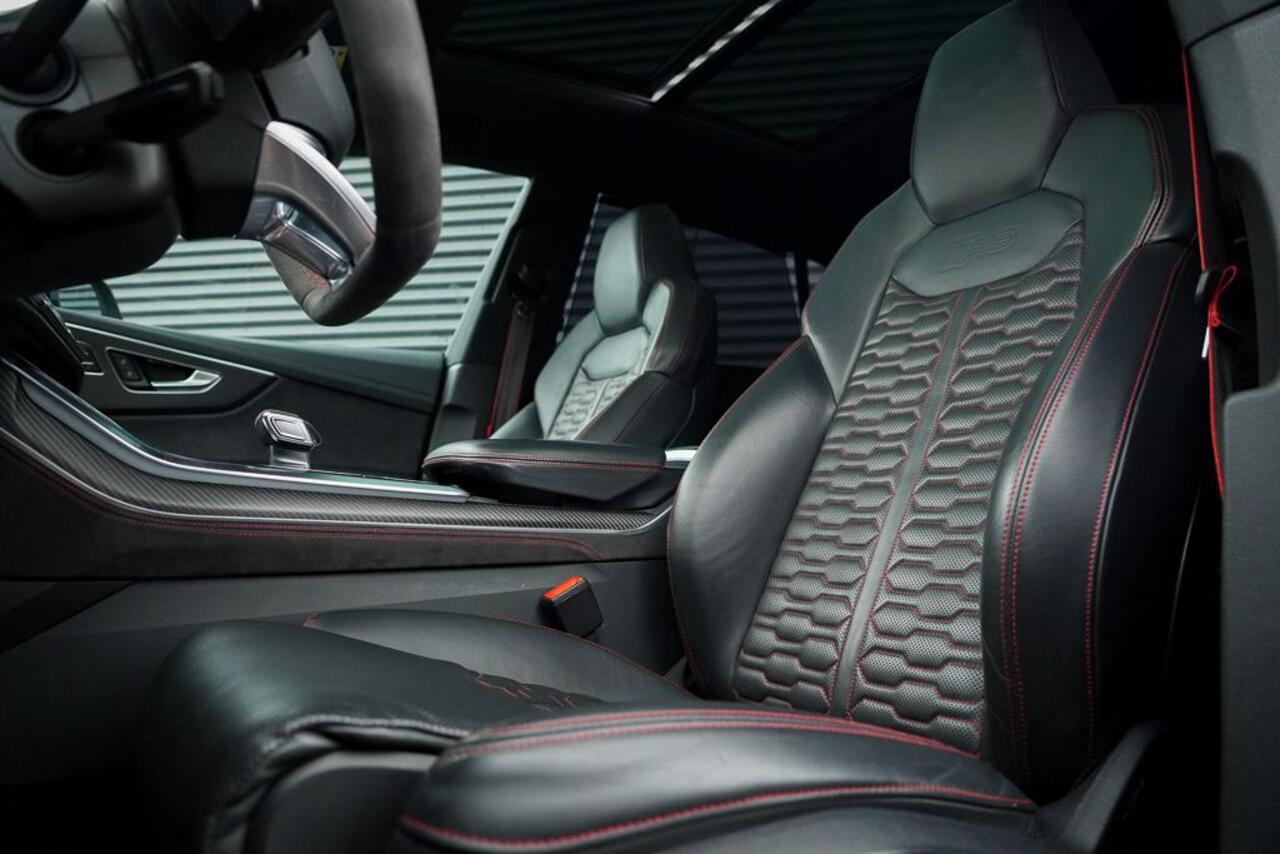 Audi Q8 4.0 TFSI RS Q8 quattro / NL Auto / Pano / Keramisch / Performance / Stoelklima