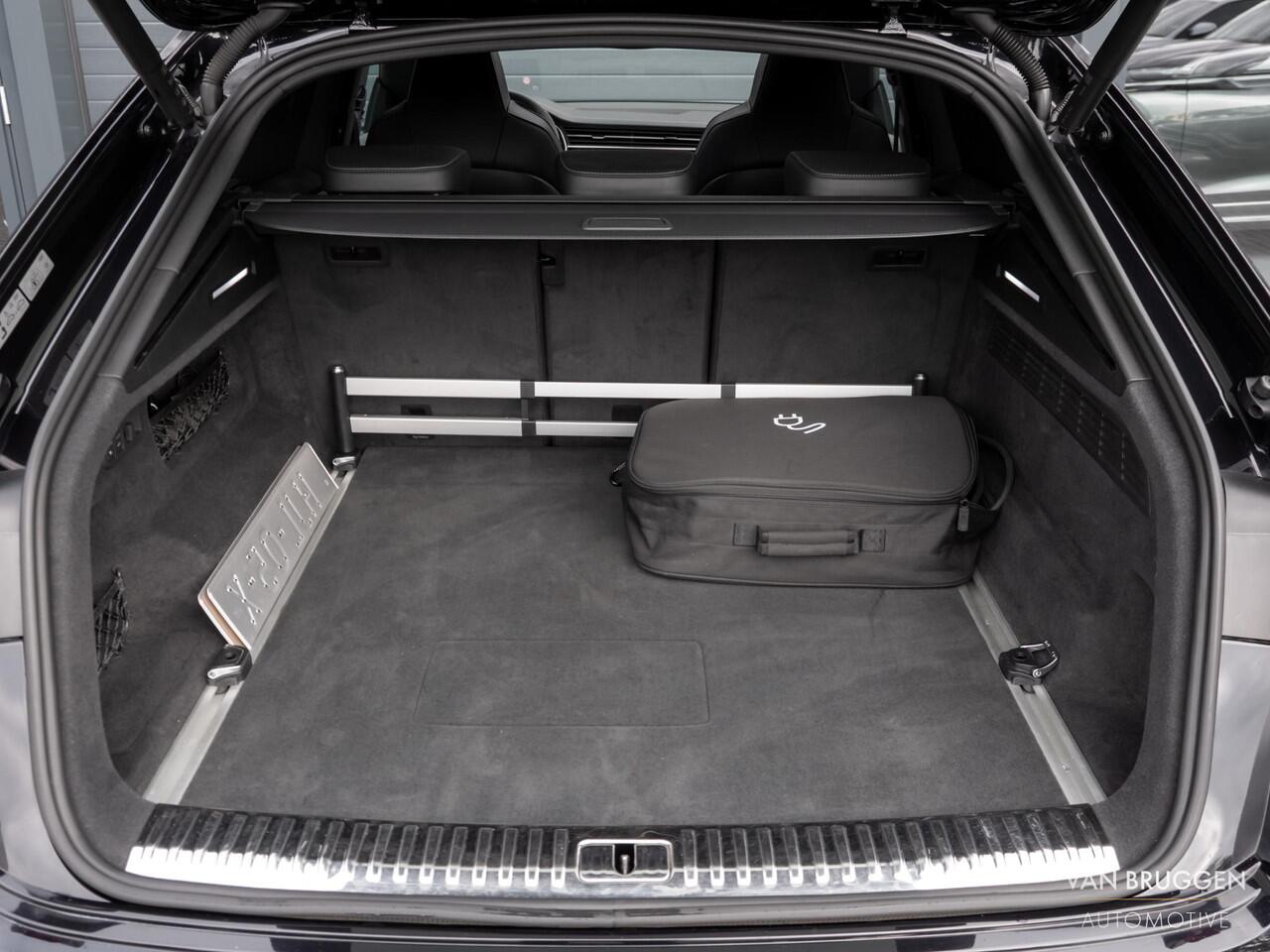 Audi Q8 60 TFSI E Quattro S-Line Pano RS-Stoelen Trekhaak Massage 23" Softclose HUD