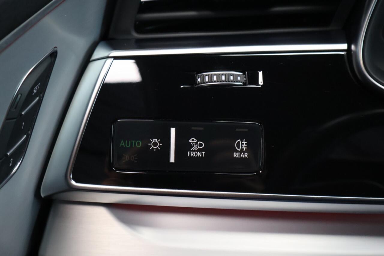 Audi Q8 55 TFSI S-Line 381PK | Panoramadak | Trekhaak | Matrix LED