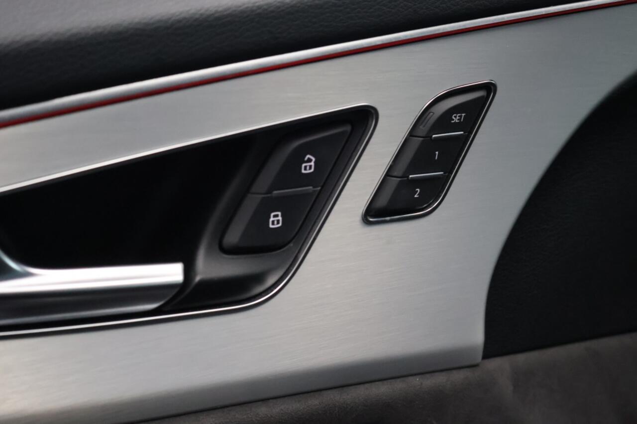 Audi Q8 55 TFSI S-Line 381PK | Panoramadak | Trekhaak | Matrix LED