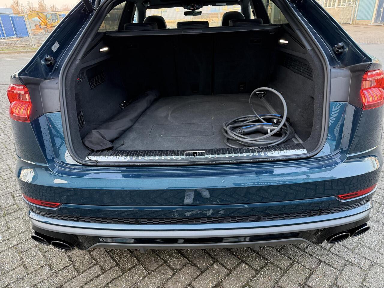 Audi Q8 55 TFSI e quattro Pro Line S-Line interieur l Luchtvering l Trekhaak l winter en zomerset