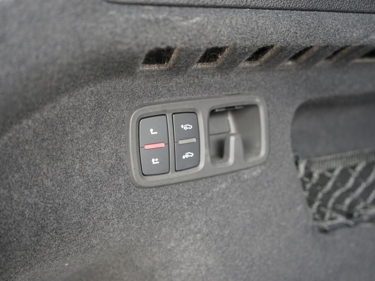 Audi Q8 55 TFSI e quattro Pro Line S Dealeronderh. / 23inch / Panoramadak / Matrix / RS stoelen / Trekhaak / B&O / Camera / Soft close