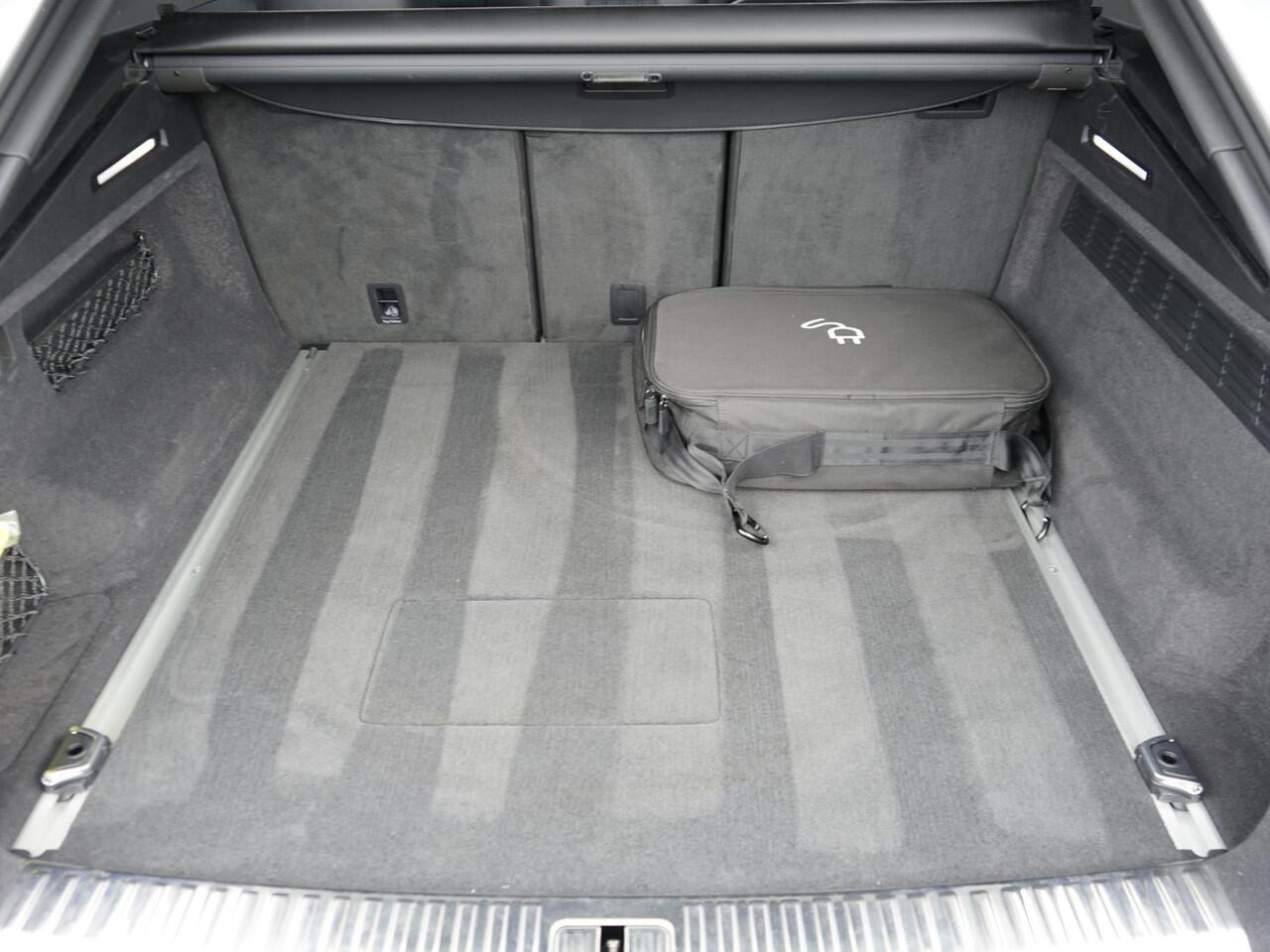 Audi Q8 55 TFSI e quattro Pro Line S Dealeronderh. / 23inch / Panoramadak / Matrix / RS stoelen / Trekhaak / B&O / Camera / Soft close