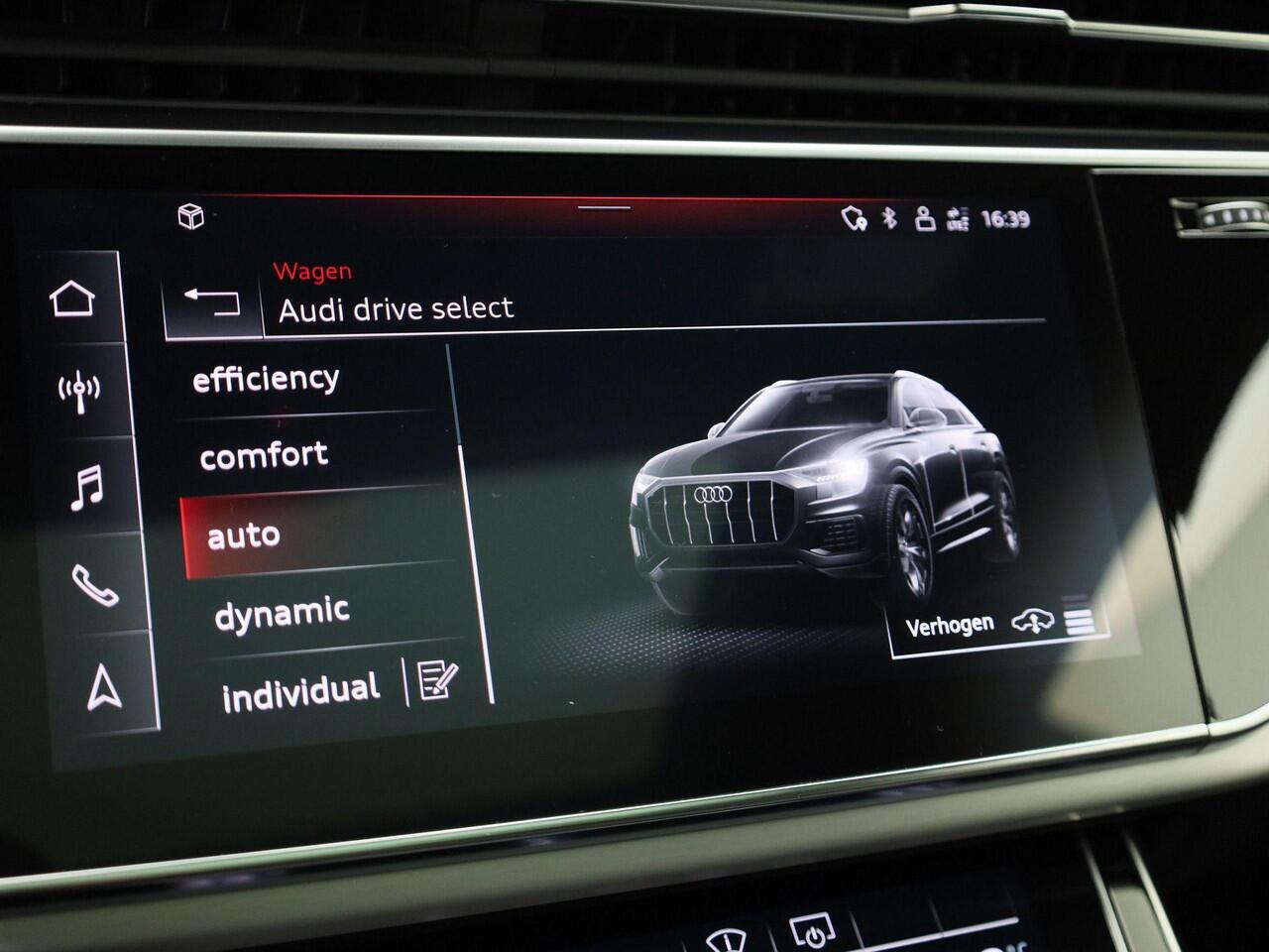 Audi Q8 55 TFSIe 280kW/381PK quattro S Line · Panorama dak · Luchtvering · Head up display · Trekhaak