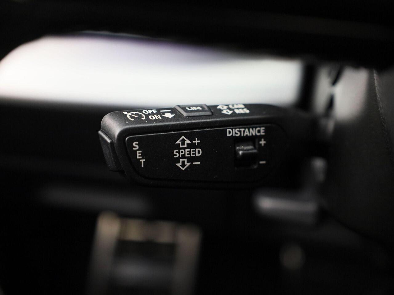 Audi Q8 55 TFSIe 280kW/381PK quattro S Line · Panorama dak · Luchtvering · Head up display · Trekhaak