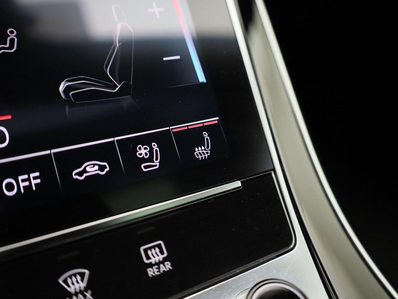 Audi Q8 55 TFSIe 280kW/381PK quattro S Line · Panorama dak · Luchtvering · Head up display · Trekhaak