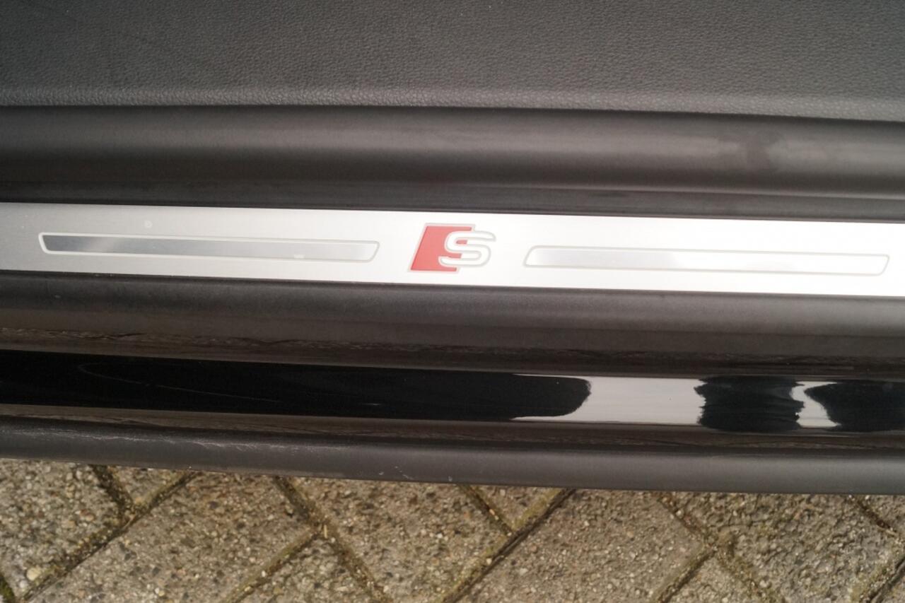 Audi Q8 55 TFSI Quattro Hybrid ProLine S-Line -PANO-LEER-