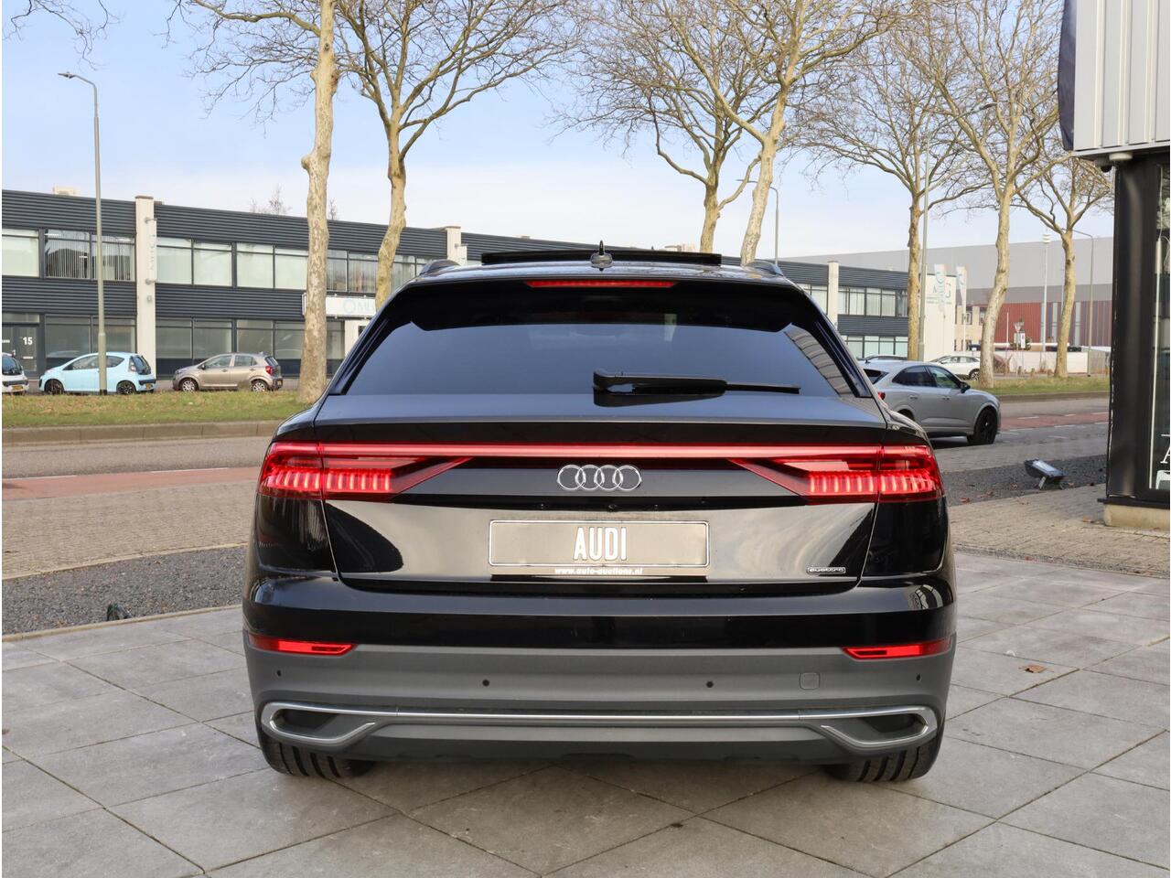 Audi Q8 55 eTFSI Quattro 340PK | Panodak | Vol Leer | Keyless | Camera | Memory 2X | Elektrische kofferklep | Stoel&Stuur&Achterbankverwarmd | Trekhaak |