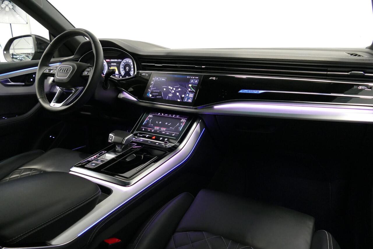 Audi Q8 55 TFSI e quattro Pro Line S / RSQ8 Diffuser / RSQ8 Grill / Maxton Design Bodykit V.2 / Panoramadak / RS Sportstoelen / Elektr. verstelbare voorstoelen + memory / Sport Luchtvering / Matrix LED / Ambienteverlichting plus / Apple Carplay - Android Auto / B