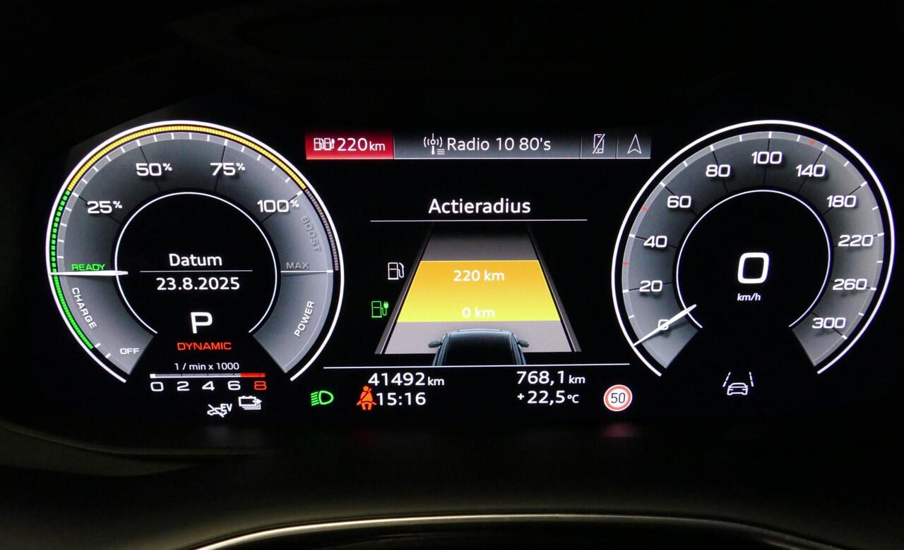 Audi Q8 55 TFSI e quattro Pro Line S / RSQ8 Diffuser / RSQ8 Grill / Maxton Design Bodykit V.2 / Panoramadak / RS Sportstoelen / Elektr. verstelbare voorstoelen + memory / Sport Luchtvering / Matrix LED / Ambienteverlichting plus / Apple Carplay - Android Auto / B