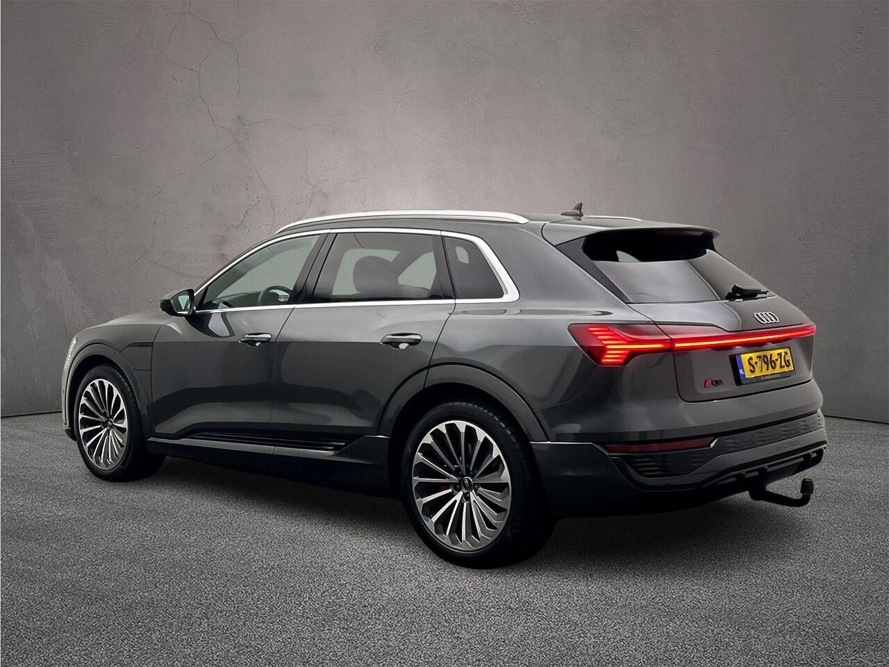 Audi Q8 e-tron 50 quattro S Edition 95 kWh 340 PK | Panoramadak | Head-Up | Trekhaak| Comfortsleutel | 21-Inch | Matrix | Stoel/stuurverwarming | Ambient-Lightning |