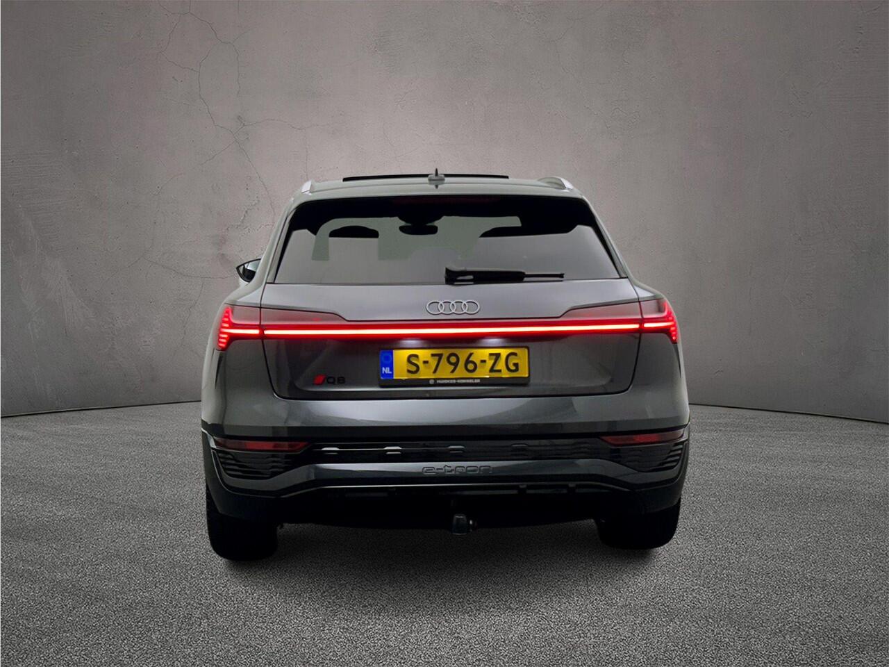 Audi Q8 e-tron 50 quattro S Edition 95 kWh 340 PK | Panoramadak | Head-Up | Trekhaak| Comfortsleutel | 21-Inch | Matrix | Stoel/stuurverwarming | Ambient-Lightning |