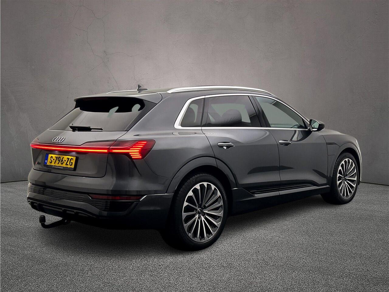 Audi Q8 e-tron 50 quattro S Edition 95 kWh 340 PK | Panoramadak | Head-Up | Trekhaak| Comfortsleutel | 21-Inch | Matrix | Stoel/stuurverwarming | Ambient-Lightning |