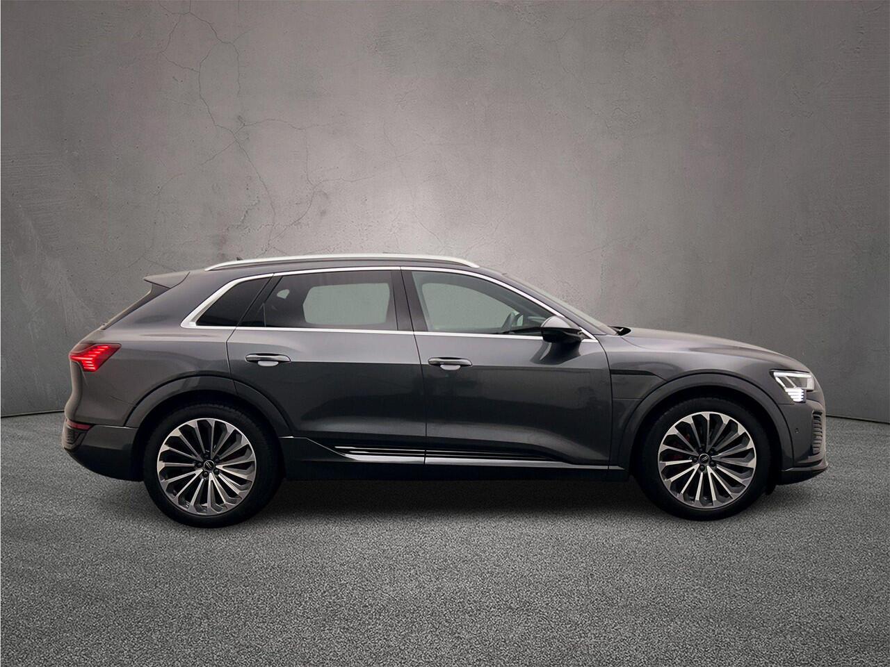 Audi Q8 e-tron 50 quattro S Edition 95 kWh 340 PK | Panoramadak | Head-Up | Trekhaak| Comfortsleutel | 21-Inch | Matrix | Stoel/stuurverwarming | Ambient-Lightning |