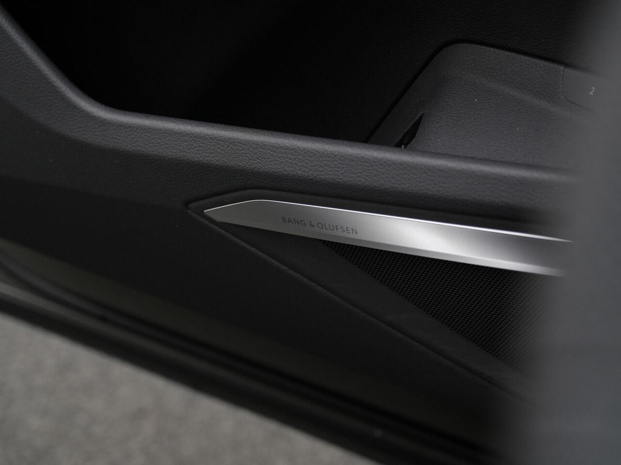 Audi Q8 Sportback e-tron 55 quattro S-Line 115 kWh 408 pk | Panoramadak | 22 kW lader | Valcona leder | Sportstoelen plus | Bang & Olufsen | Rondomzicht camera | Geheugenstoel