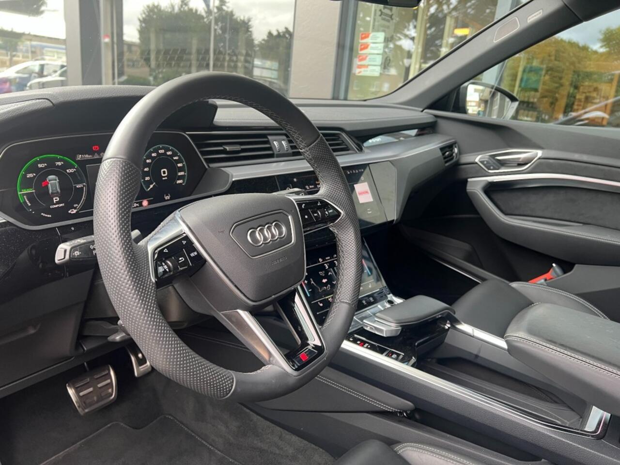 Audi Q8 55 QUATTRO S-Edition 115 kwh Panoramadak BenO Leder