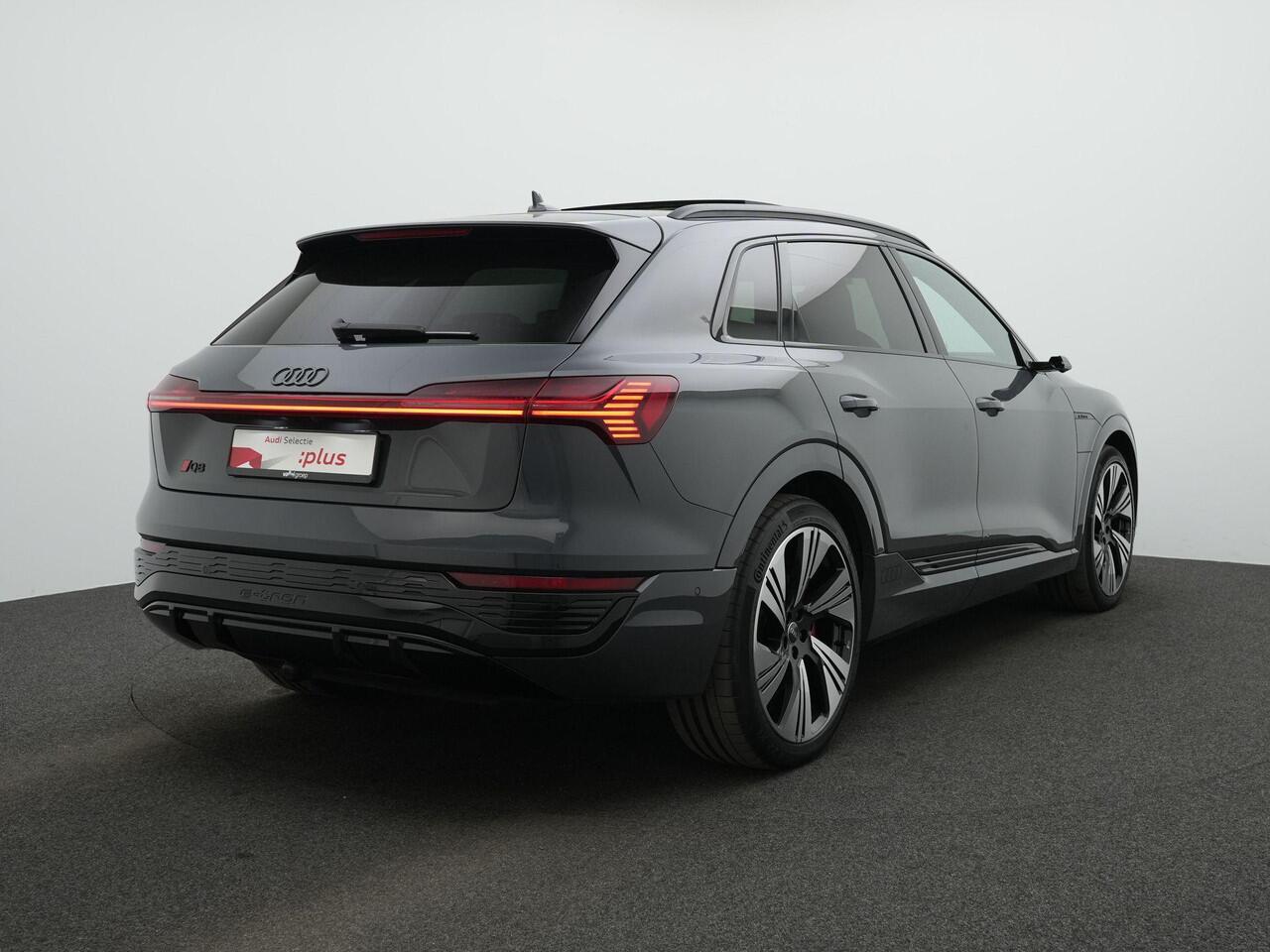 Audi Q8 e-tron 55 Quattro S-Line 115 kWh 408 pk | Panoramadak | Trekhaak | Sportstoelen plus | Geheugenstoel | 360 camera | Stuur-/stoelverwarming