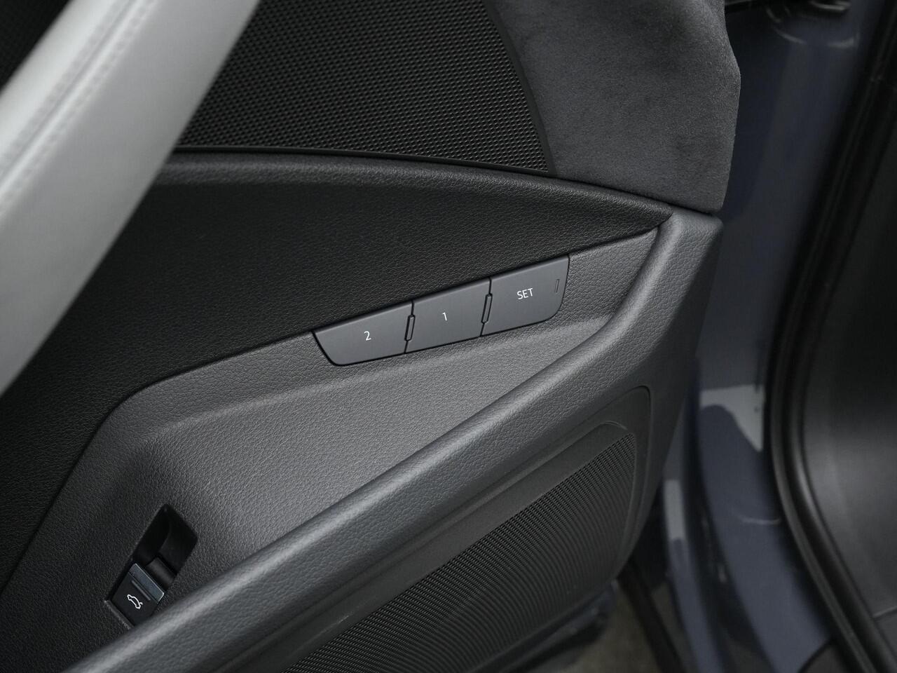 Audi Q8 e-tron 55 Quattro S-Line 115 kWh 408 pk | Panoramadak | Trekhaak | Sportstoelen plus | Geheugenstoel | 360 camera | Stuur-/stoelverwarming