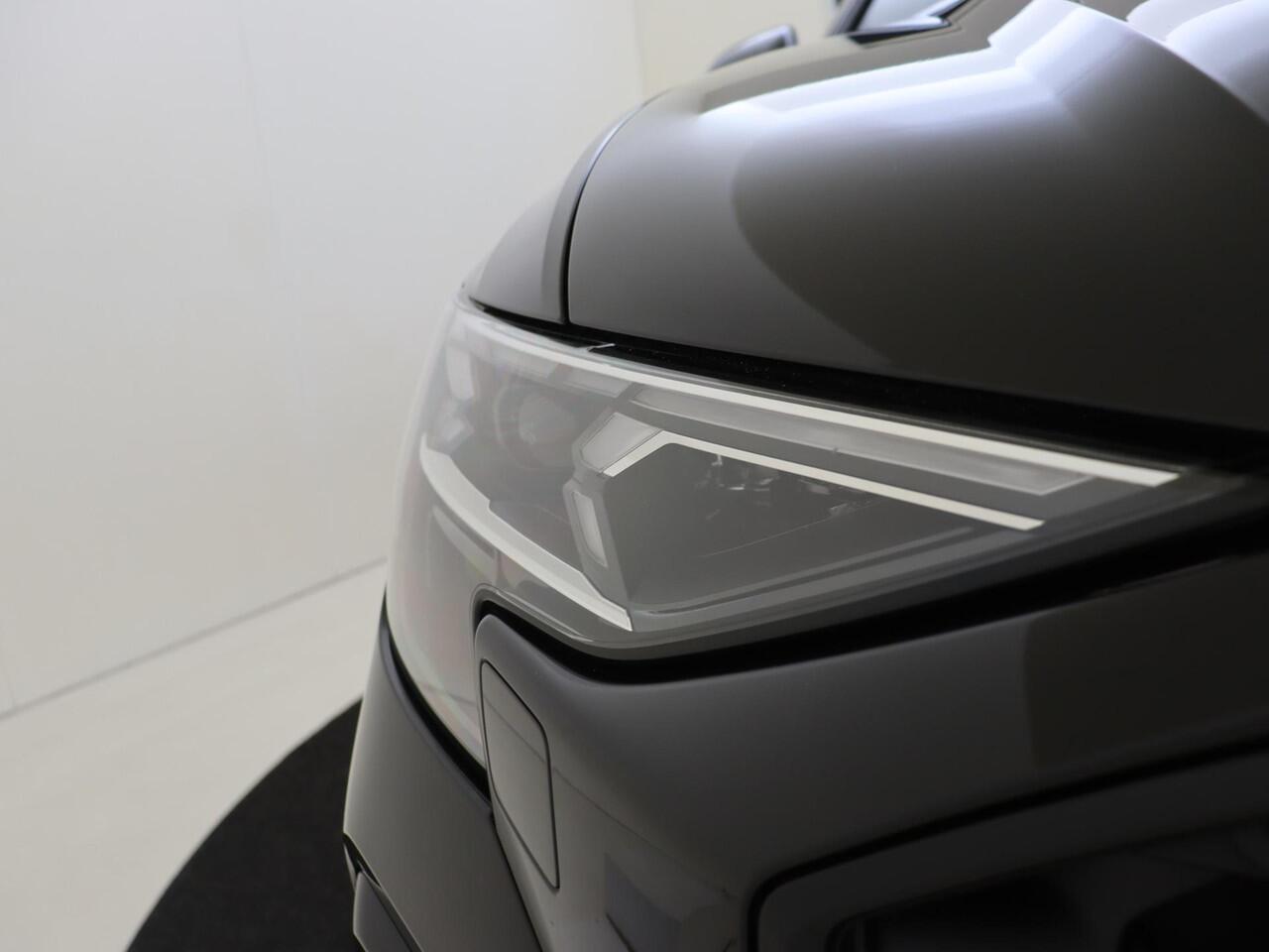 Audi Q8 60 TFSI e quattro Pro Line S Competition | Panoramadak | Luchtvering | Head-up display | Achterasbesturing | Trekhaak | Bang & Olufsen | Lederen bekleding 'Valcona' | 360 camera |