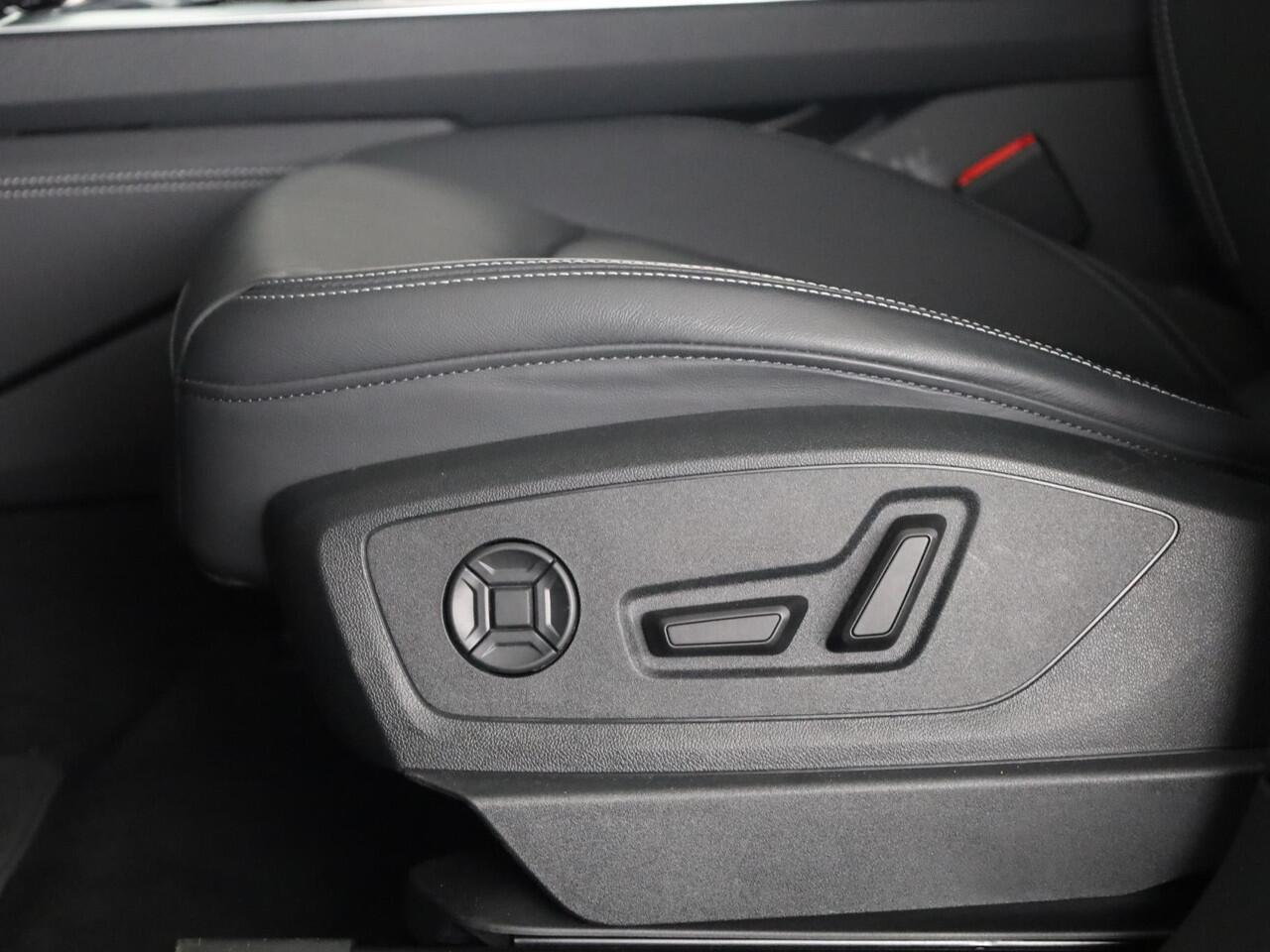 Audi Q8 e-tron 50 quattro Edition 95 kWh 340pk | Lederen bekleding | | 20 inch lichtmetalen velgen | Elektrisch verstelbare voorstoelen met geheugen | Parkeercamera |