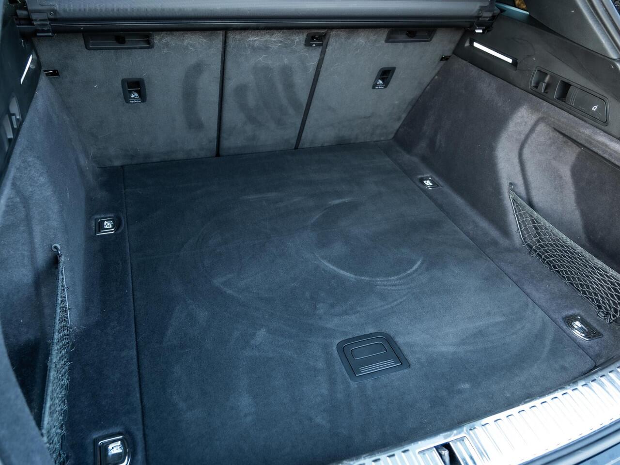 Audi Q8 e-tron 50 quattro Advanced Edition 95 kWh | Afn trekhaak | Virtual Cockpit+ | Luchtvering | CarPlay | Adap Cruise | S-line 22" LM | Elek stoelen | Zwart Optiek | Full led | Org NL