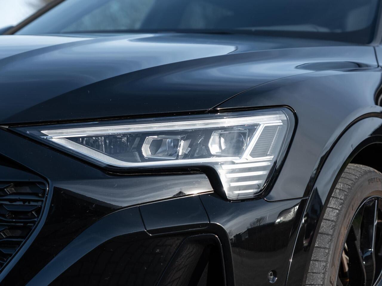 Audi Q8 e-tron 50 quattro Advanced Edition 95 kWh | Afn trekhaak | Virtual Cockpit+ | Luchtvering | CarPlay | Adap Cruise | S-line 22" LM | Elek stoelen | Zwart Optiek | Full led | Org NL