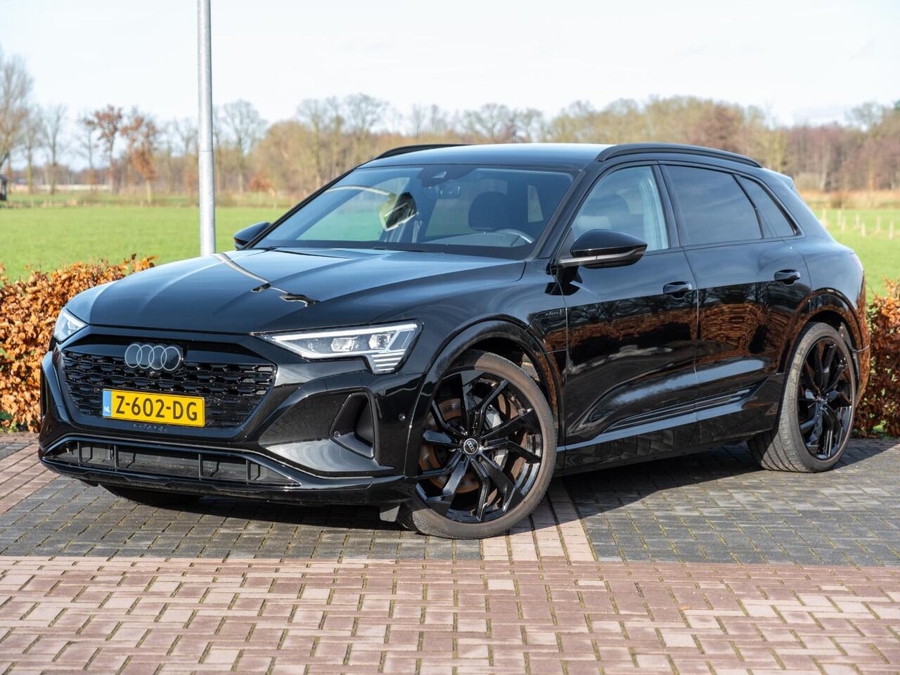 Audi Q8 e-tron 50 quattro Advanced Edition 95 kWh | Afn trekhaak | Virtual Cockpit+ | Luchtvering | CarPlay | Adap Cruise | S-line 22" LM | Elek stoelen | Zwart Optiek | Full led | Org NL