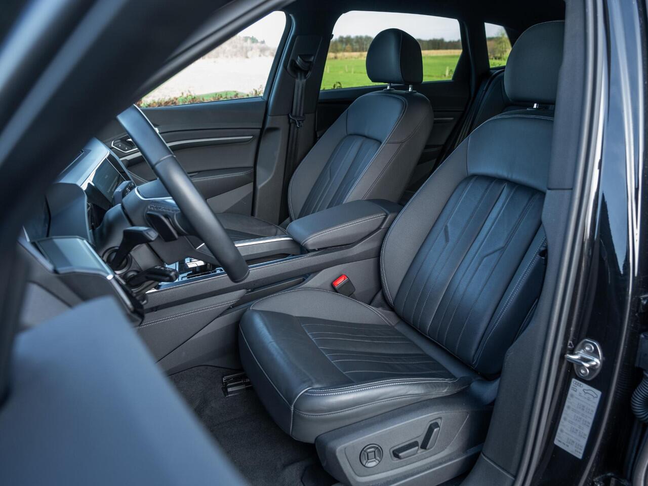 Audi Q8 e-tron 50 quattro Advanced Edition 95 kWh | Afn trekhaak | Virtual Cockpit+ | Luchtvering | CarPlay | Adap Cruise | S-line 22" LM | Elek stoelen | Zwart Optiek | Full led | Org NL