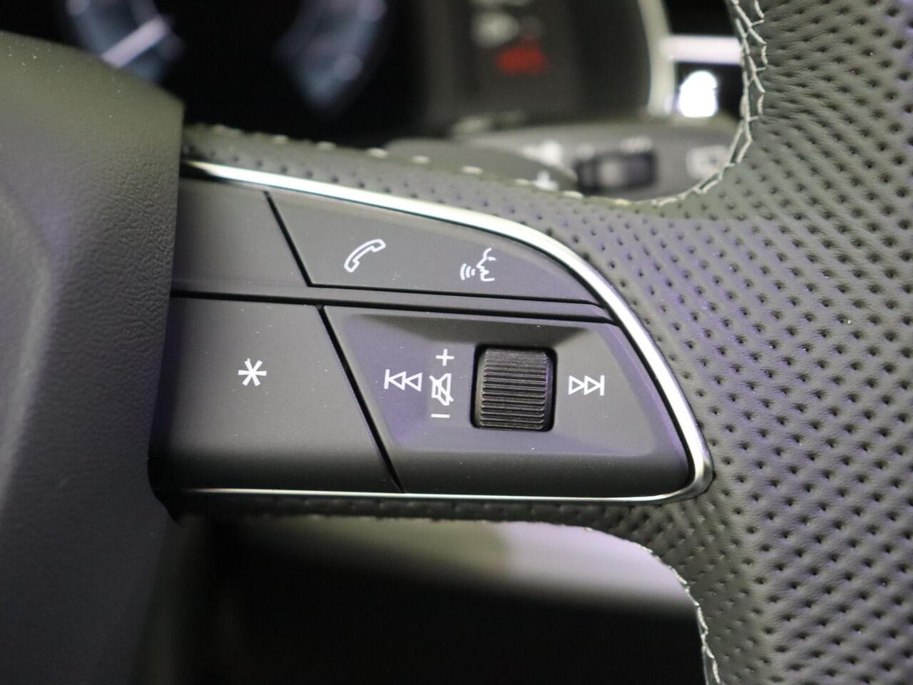 Audi Q8 55 TFSI e quattro Pro Line S Exclusive kleur Tiefgruen Pareleffect | Panoramadak | Supersportstoelen | Stoelventilatie | OLED achterlichten | Adaptive cruisecontrol