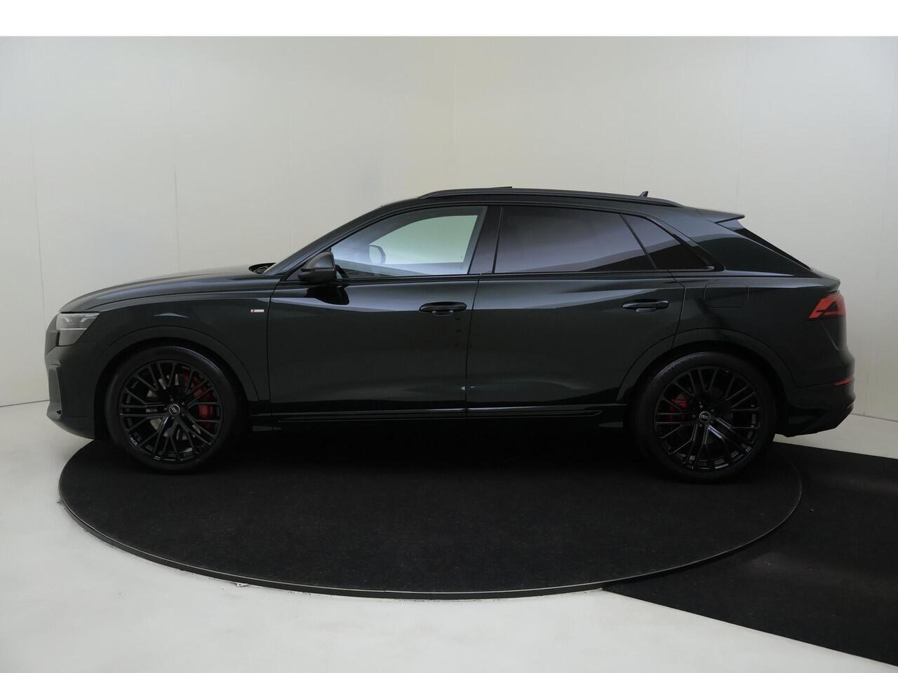 Audi Q8 55 TFSI e quattro Pro Line S Exclusive kleur Tiefgruen Pareleffect | Panoramadak | Supersportstoelen | Stoelventilatie | OLED achterlichten | Adaptive cruisecontrol