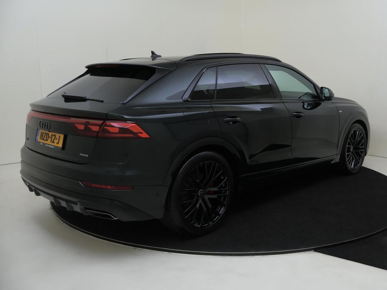 Audi Q8 55 TFSI e quattro Pro Line S Exclusive kleur Tiefgruen Pareleffect | Panoramadak | Supersportstoelen | Stoelventilatie | OLED achterlichten | Adaptive cruisecontrol