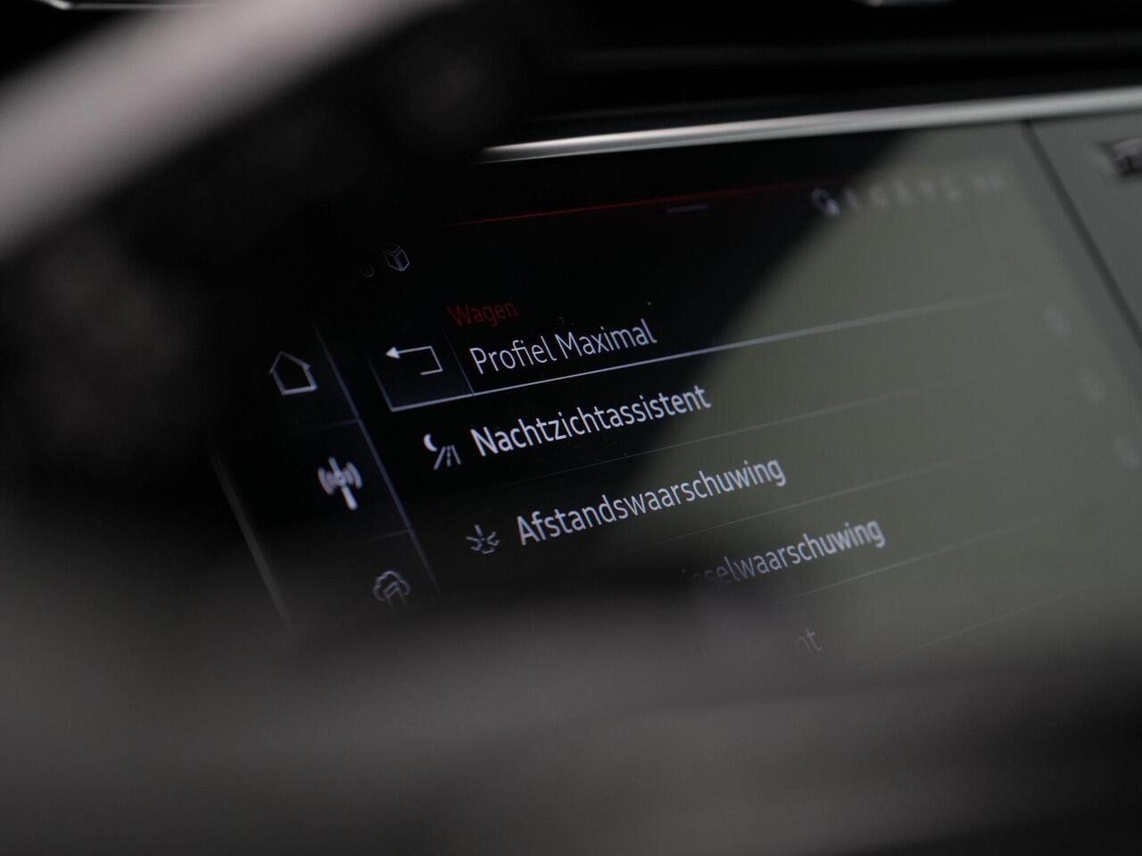 Audi Q8 55 TFSI e 394 pk tiptronic quattro S-Line | Panoramadak | Trekhaak | Nachtzicht | Laser LED | Bang & Olufsen | Head-up display