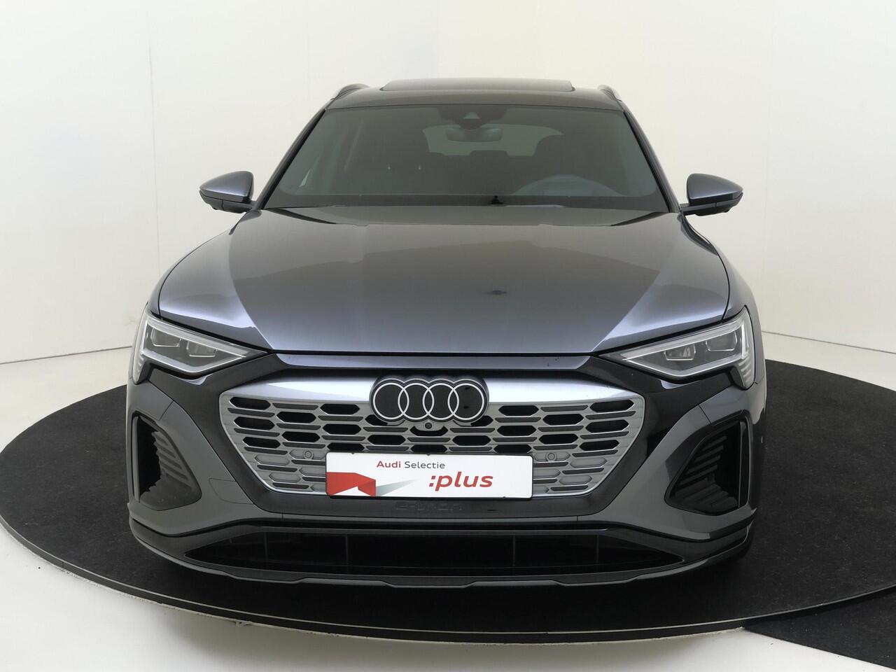 Audi Q8 Sportback e-tron 55 quattro S Edition 115 kWh | Panoramadak | Trekhaak | Luchtvering | 4-zone airco | 360 camera | Head-up display | LED matrix verlichting | Dodehoek detectie |