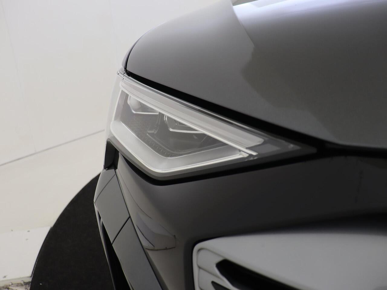 Audi Q8 Sportback e-tron 55 quattro S Edition 115 kWh | Panoramadak | Trekhaak | Luchtvering | 4-zone airco | 360 camera | Head-up display | LED matrix verlichting | Dodehoek detectie |