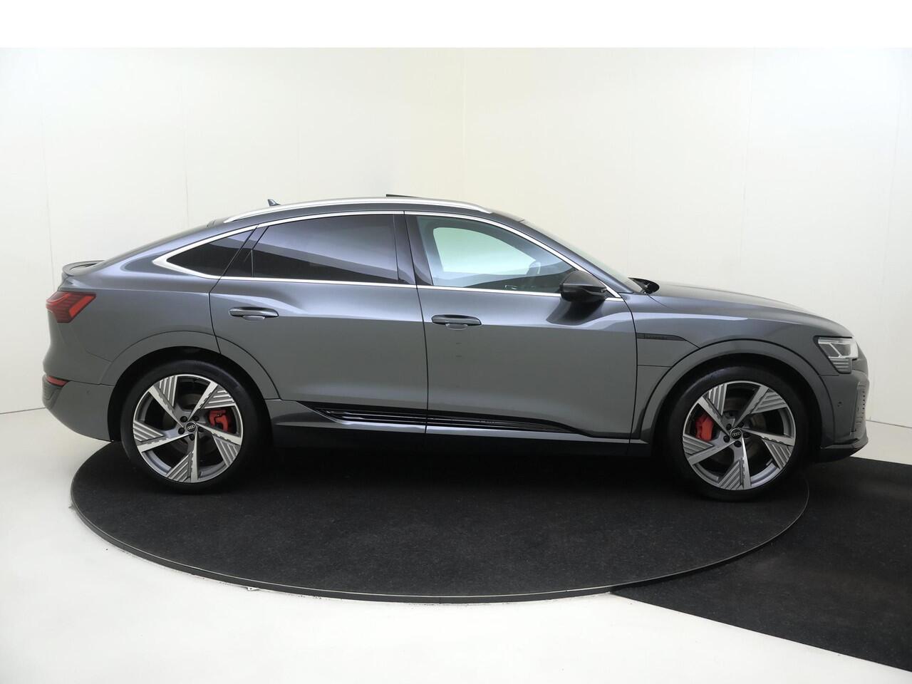 Audi Q8 Sportback e-tron 55 quattro S Edition 115 kWh | Panoramadak | Trekhaak | Luchtvering | 4-zone airco | 360 camera | Head-up display | LED matrix verlichting | Dodehoek detectie |